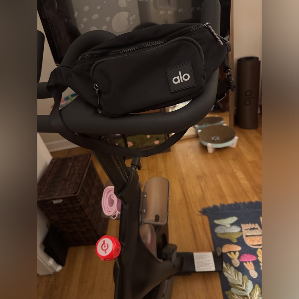 Alo Yoga Fanny Pack - Black